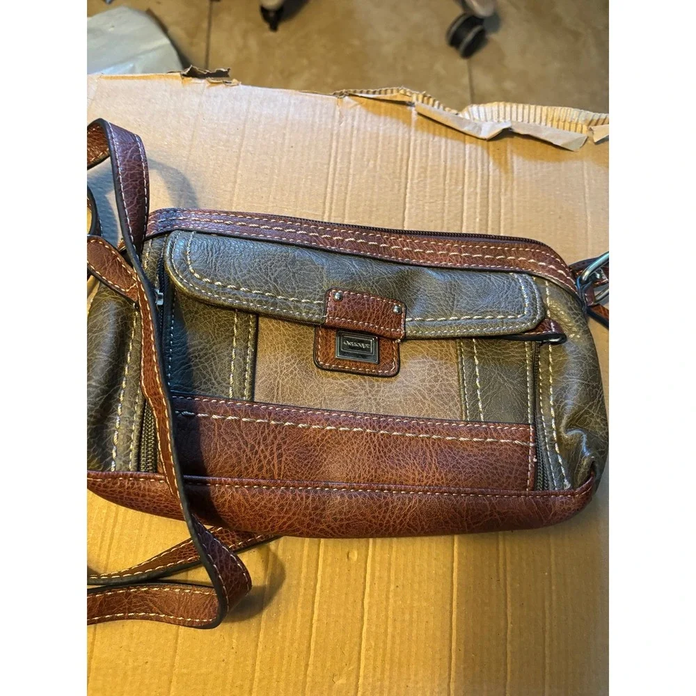 Two Tone Brown Leather Crossbody Bag oencept